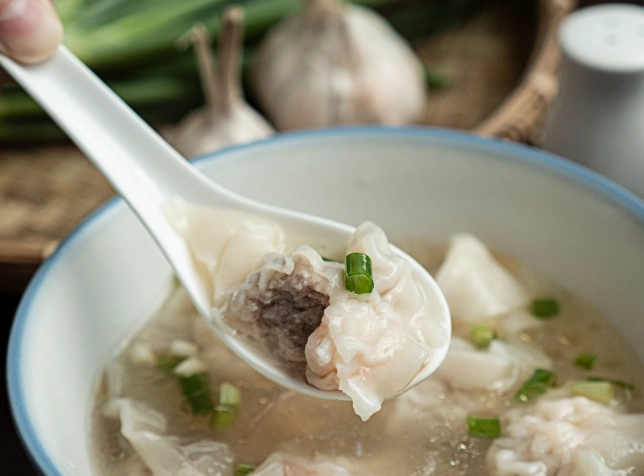 鮮蝦餛飩熱量全解析：計算方法、控制技巧與外食建議