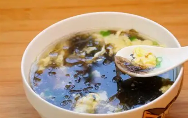 一碗紫菜湯熱量有多少？減肥可以喝嗎？營養師教你聰明喝湯不踩雷