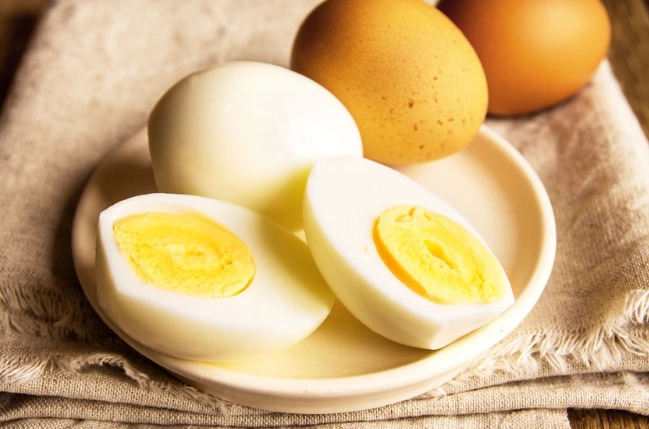 低渣飲食可以吃水煮蛋嗎？醫師解答這樣吃最安全