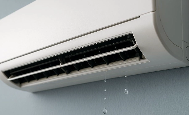 冷氣排水管阻塞滴水？3招自救解決，不再煩惱漏水問題！