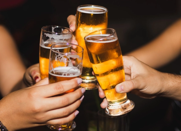 酒的熱量表全攻略：看懂熱量與健康飲酒指南