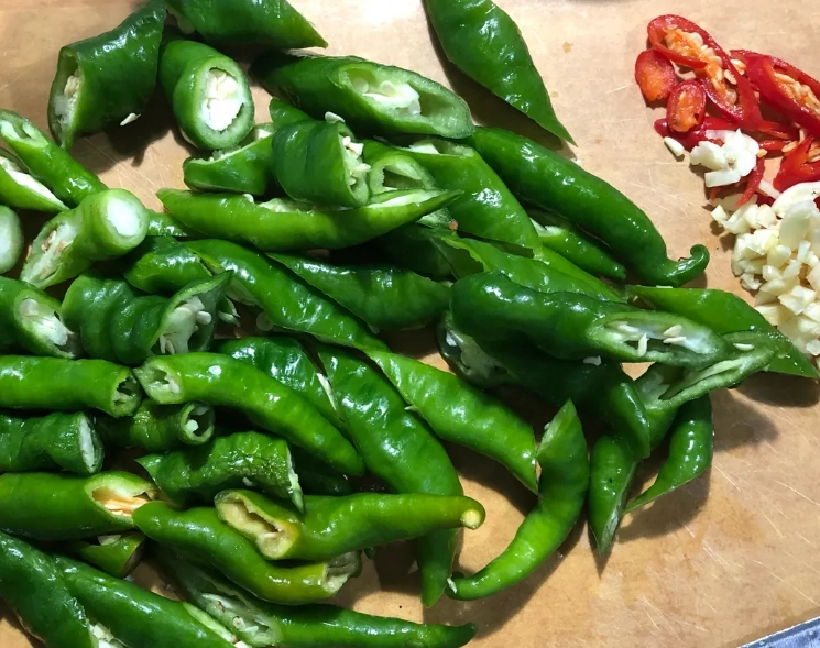 青龍辣椒生吃全攻略：口感、營養與安全食用指南