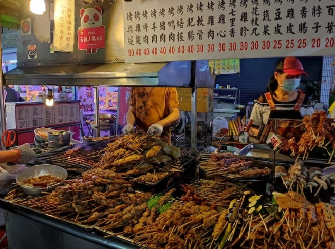 六合夜市必吃評分最高：老饕私藏美食清單與實用攻略