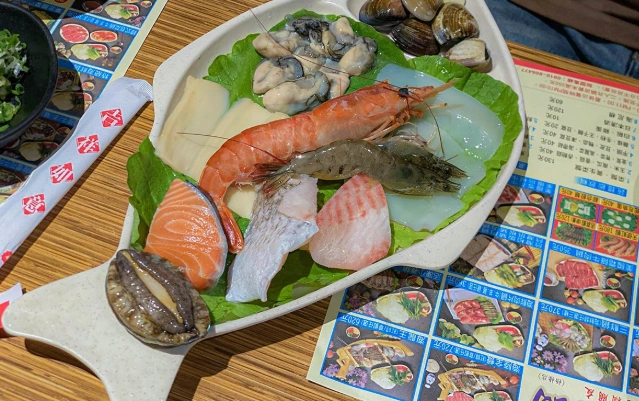 東港華僑市場美食