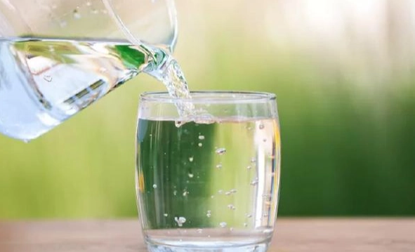 體重喝水量計算公式大公開：每天該喝多少水？精準算法一次看